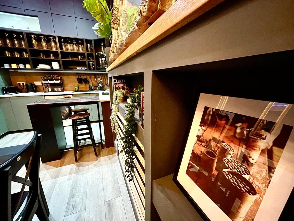 Adeamstays Provides Beautiful Centrally Located 1 And 2 Bed Apartments On Liverpools Boulevard Exterior photo